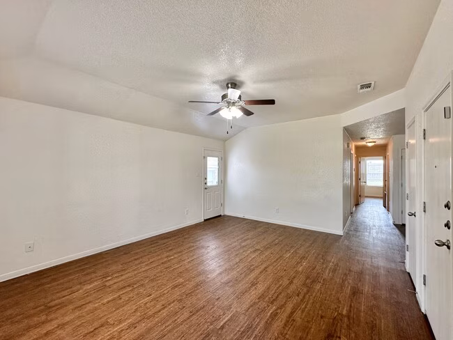 3805 John Chisholm Loop Killeen, TX 76542 photo 2