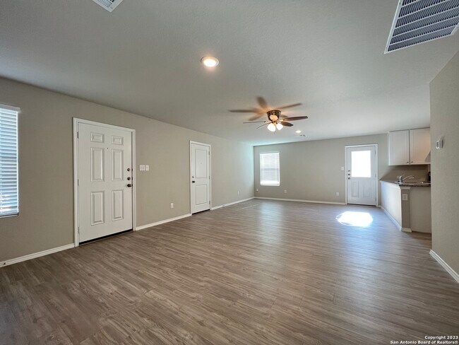 10127 Braun Cloud San Antonio, TX 78254 photo 4