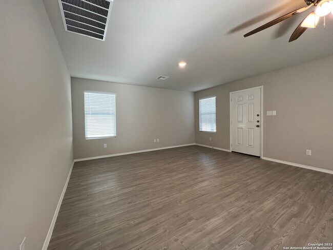 10127 Braun Cloud San Antonio, TX 78254 photo 3
