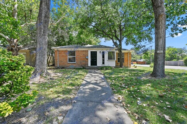 2704 Highwood Drive, Dallas, TX 75228 photo 2