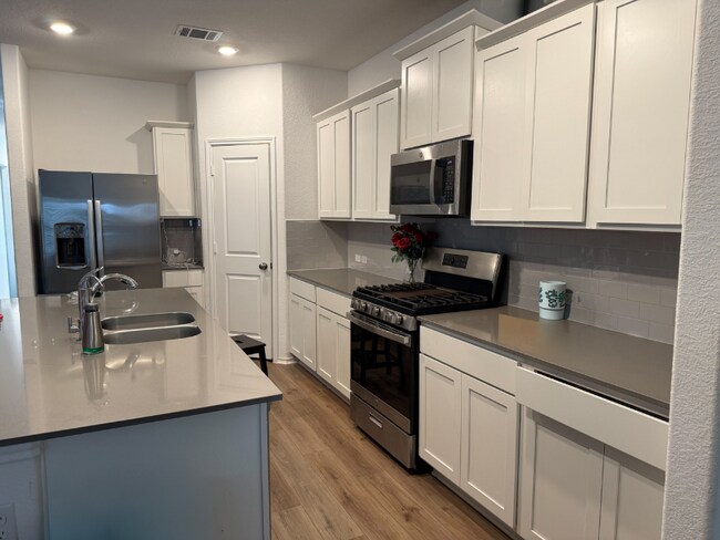 404 Golden Grove Pkwy San Marcos, TX 78666 photo 2