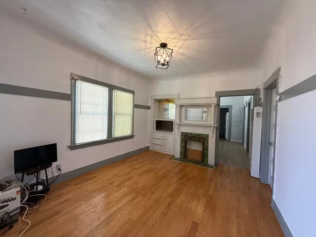 1630 8th Ave Oakland, CA 94606 photo 3