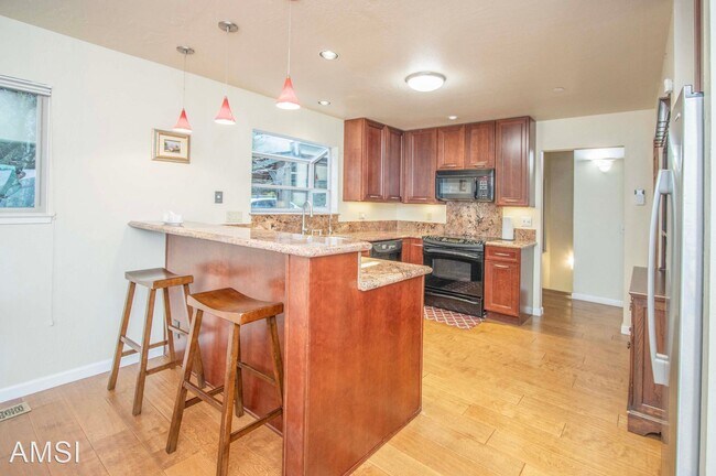 90 Oakland Ave photo 2