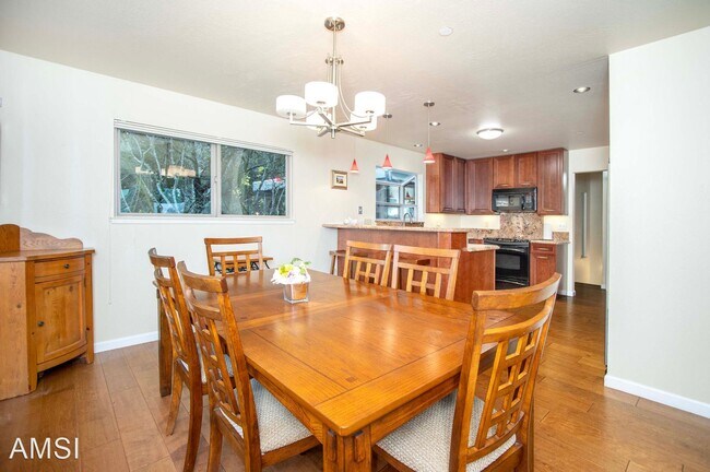90 Oakland Ave photo 3