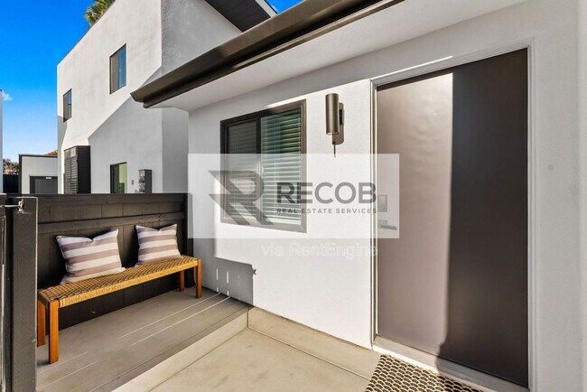 8353 Ivory Coast Dr San Diego, CA 92126 photo 2