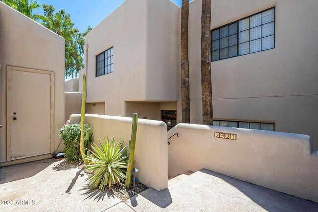 2921 E Keim Dr Phoenix, AZ 85016 photo 2