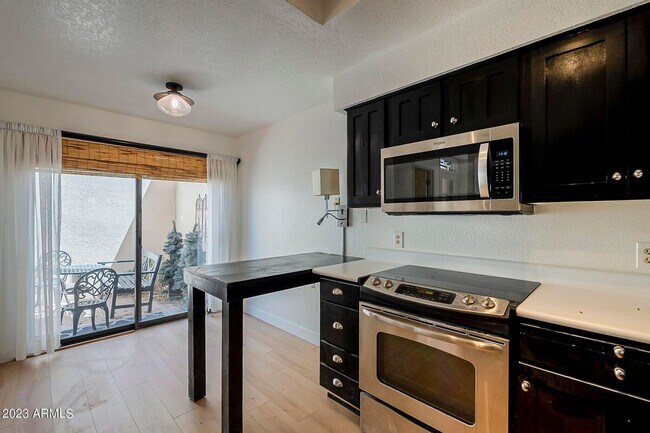 2921 E Keim Dr Phoenix, AZ 85016 photo 4