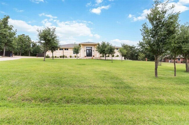 129 Powder Horn Road, Bastrop, TX 78602 photo 2