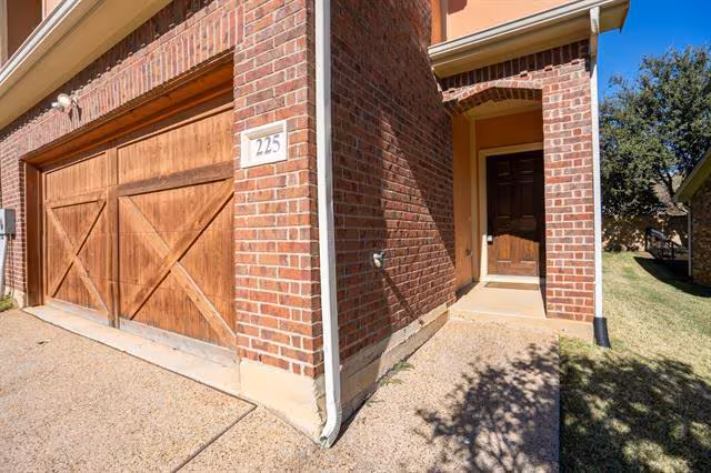 225 Corinna Court, Hurst, TX 76053 photo 3