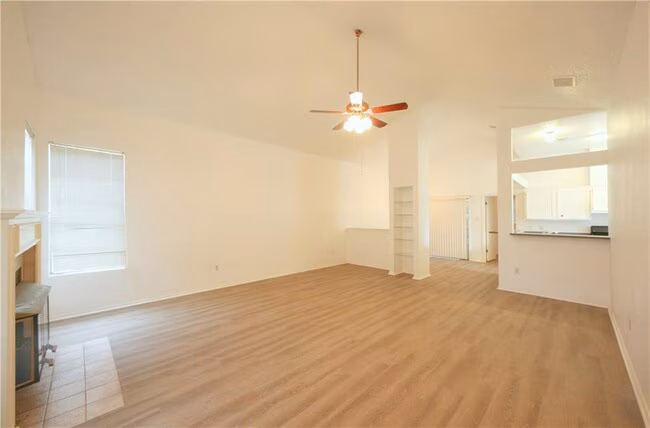 8200 Cahill Dr Austin, TX 78729 photo 3