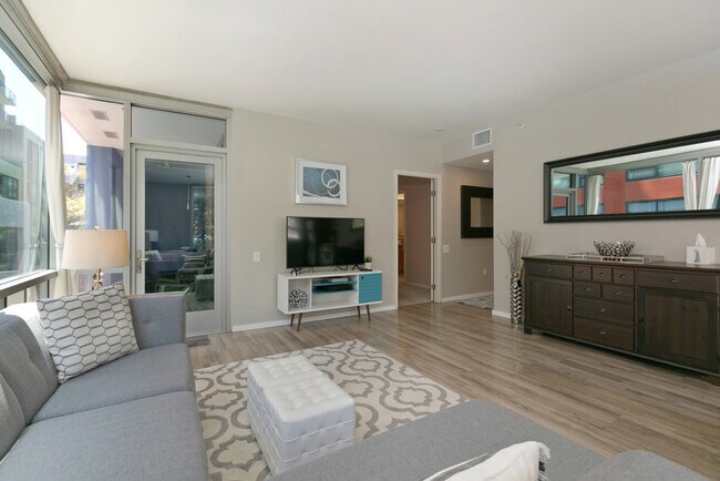 321 Tenth Ave San Diego, CA 92101 photo 4