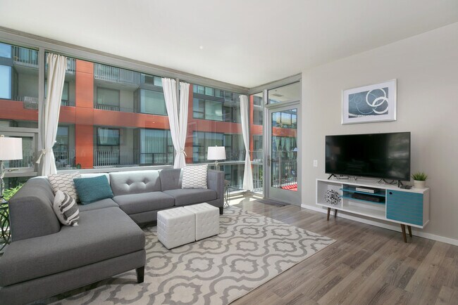 321 Tenth Ave San Diego, CA 92101 photo 3