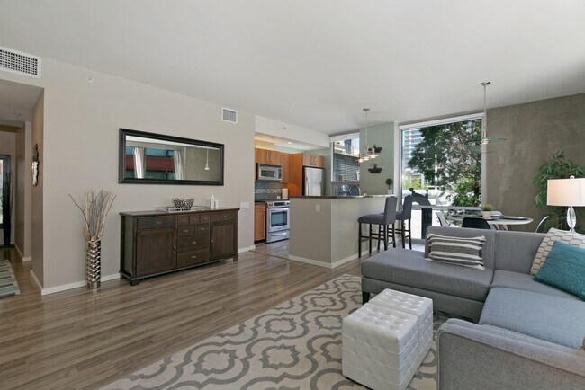 321 Tenth Ave San Diego, CA 92101 photo 2