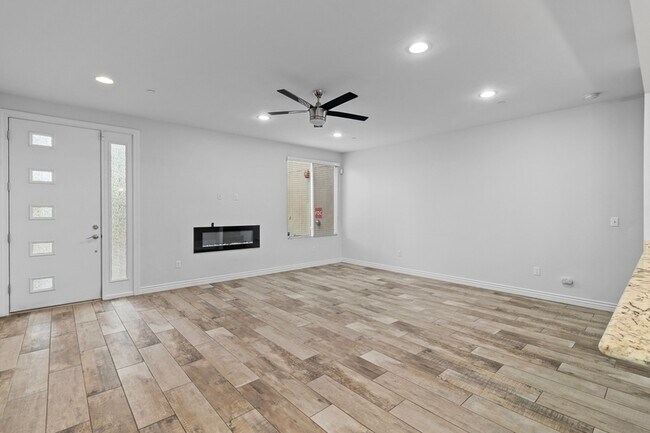 1742 East Cheery Lynn Road, Phoenix, AZ 85016 photo 4