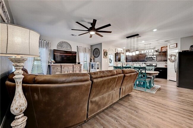 420 Major Lee Ln Jarrell, TX 76537 photo 5
