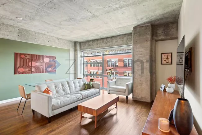 Unit 639 photo 5