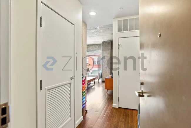 Unit 639 photo 4