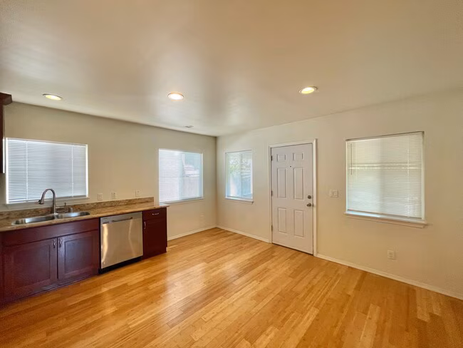 5503 5th Ave NE Seattle, WA 98105 photo 4