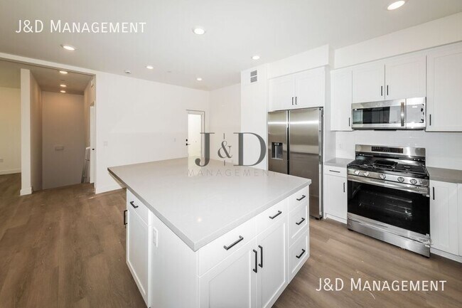 1930 Broadway St Oceanside, CA 92054 photo 3