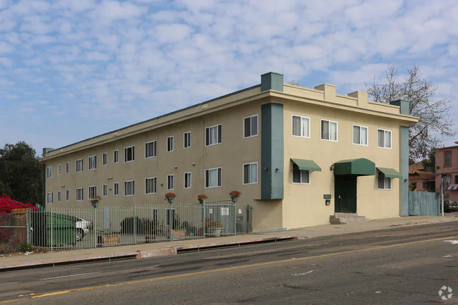 Villa De Oro Apartments photo 2