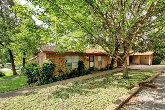 607 Bellevue Pl photo 2