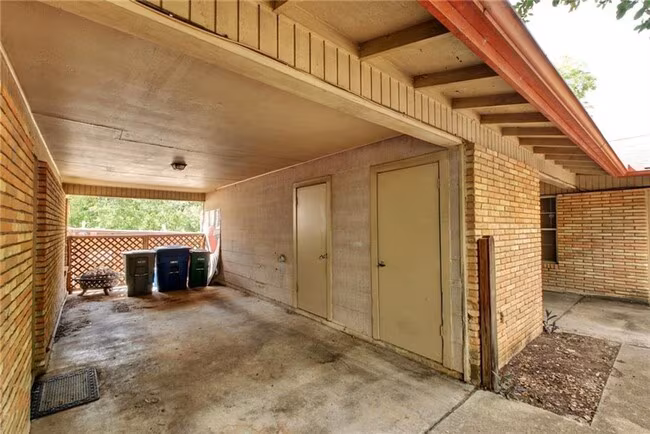 607 Bellevue Pl photo 4