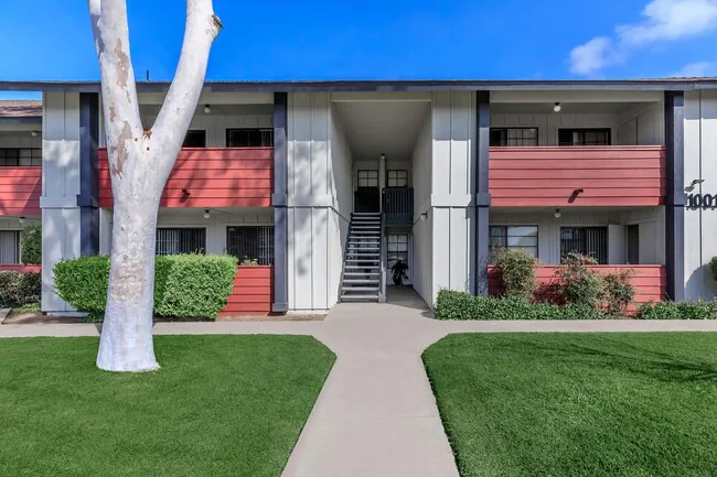 Hollister Creek Apartments photo 2