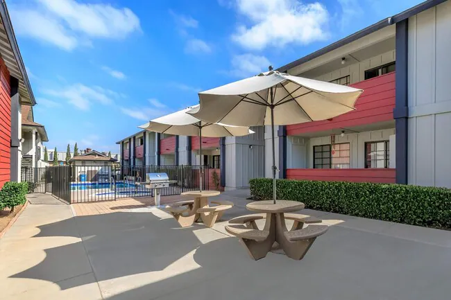 Hollister Creek Apartments photo 3