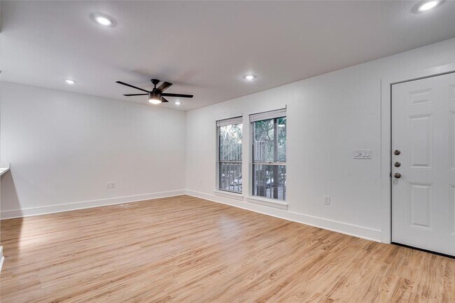 202 E 45th St Austin, TX 78751 photo 5