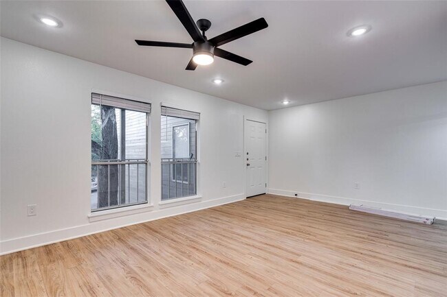 202 E 45th St Austin, TX 78751 photo 4