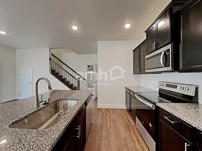 33072 Eagle Peak Lane, Black Diamond, WA 98010 photo 4