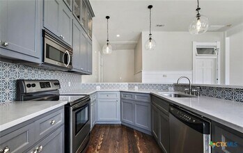 202 N LBJ Dr San Marcos, TX 78666 photo 3