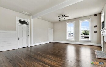 202 N LBJ Dr San Marcos, TX 78666 photo 2
