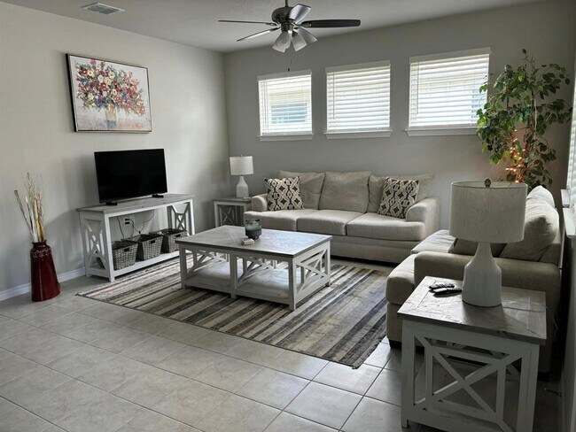 212 Bolivar Wy San Marcos, TX 78666 photo 2