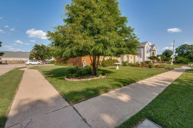 1110 Capitol Ct Irving, TX 75060 photo 2