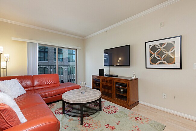 450 J St San Diego, CA 92101 photo 2