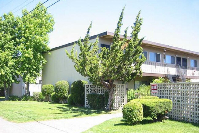 1308-1310 Leafwood photo 2