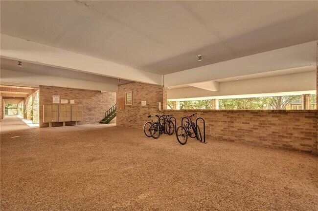 3316 Guadalupe St Austin, TX 78705 photo 3