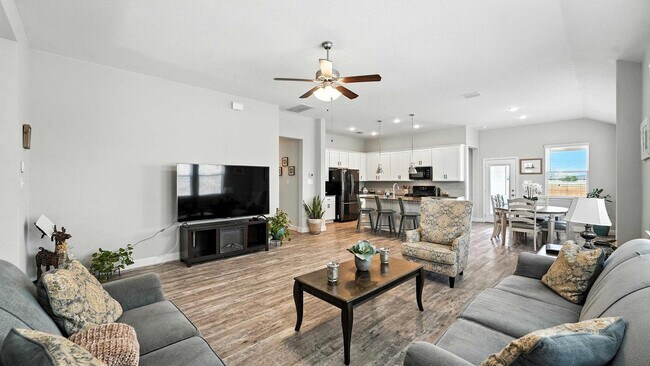 1917 Shepherd Path New Braunfels, TX 78130 photo 2