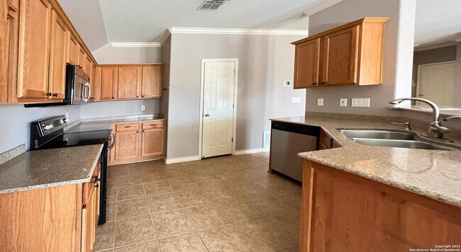 2522 Waleetka St San Antonio, TX 78210 photo 5