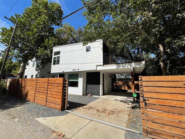 2105 Haskell St Austin, TX 78702 photo 2