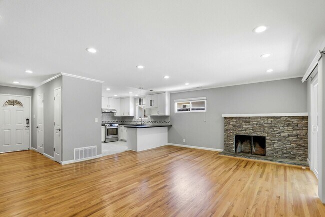 4737 Regina Way Campbell, CA 95008 photo 5