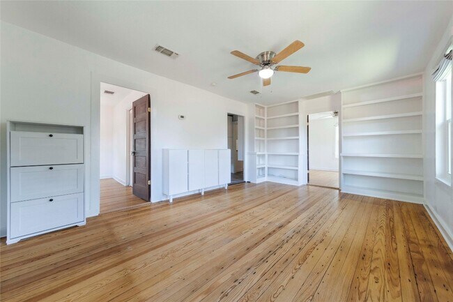 1210 Coleto St Austin, TX 78702 photo 3