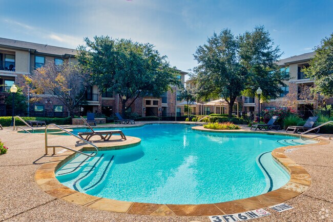 PECAN POINTE photo 2