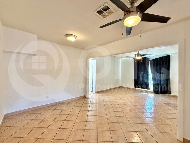 3238 West Garfield Street, Phoenix, AZ 85009 photo 4