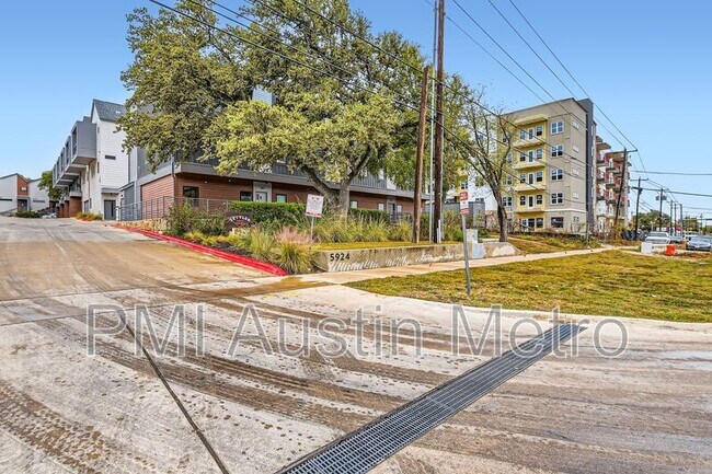 5924 S Congress Ave Austin, TX 78745 photo 4