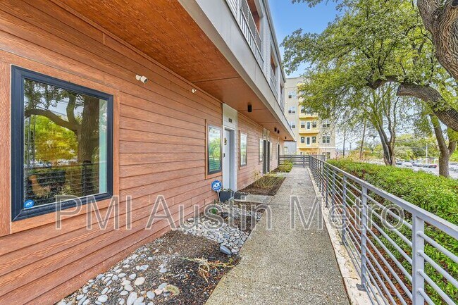 5924 S Congress Ave Austin, TX 78745 photo 2