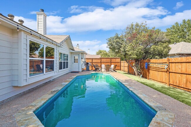 915 Santa Fe Dr Saginaw, TX 76131 photo 2