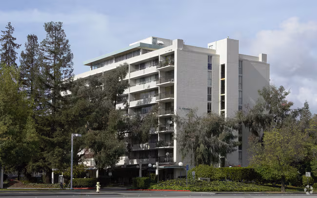 Parkway Towers photo 4