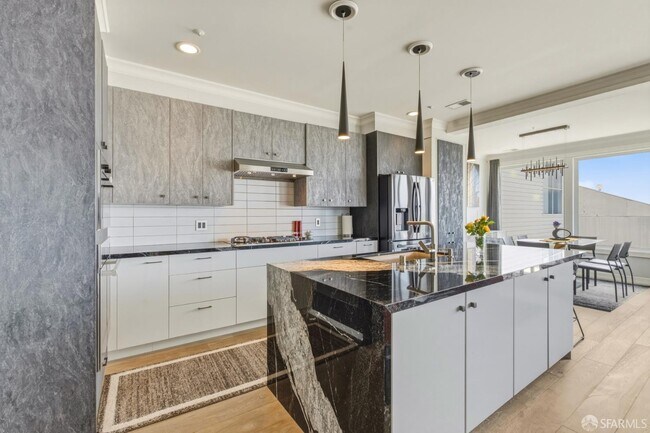 748 North Point St San Francisco, CA 94109 photo 2